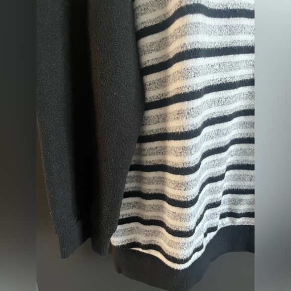 🔳 LIVERPOOL Black, White and Grey Round-neck Sweater - Picture 5 of 8